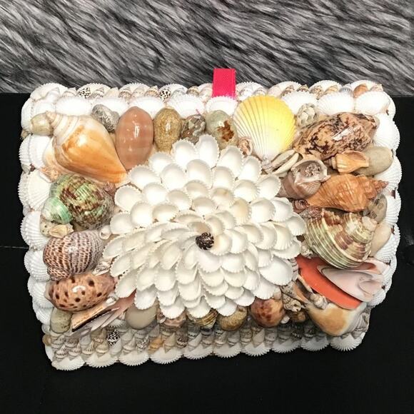 NWOT Seashell Encrusted Treasure Chest Shaped Box - Picture 8 of 9